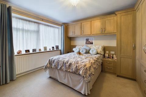 2 bedroom flat for sale, Franklynn Road, Haywards Heath, RH16