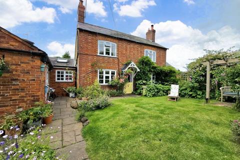 3 bedroom cottage for sale, High Street, Guilsborough, Northampton NN6 8PU