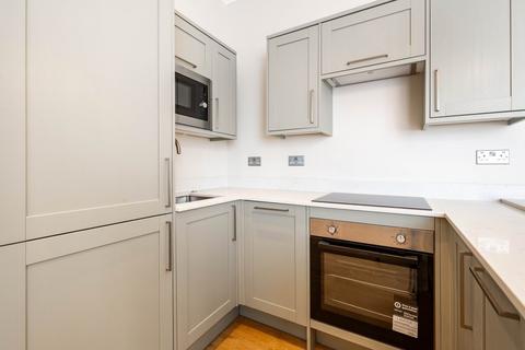 1 bedroom flat to rent, Gloucester Terrace, London W2