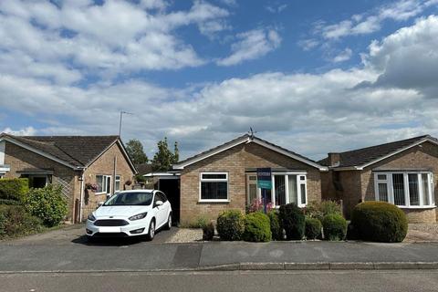 2 bedroom detached bungalow to rent, Maud Close,  Bicester,  OX26