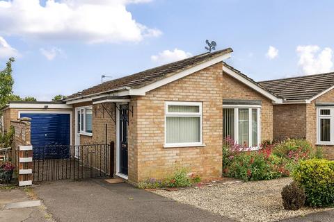 2 bedroom detached bungalow to rent, Maud Close,  Bicester,  OX26