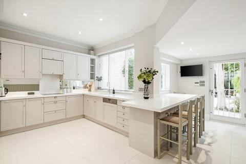 5 bedroom terraced house to rent, Wilton Place, London, SW1X