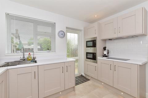 19 Carruthers Close, Wickford, SS11 7EZ