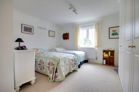 17 Brackens Way, Lymington, SO41 3TL