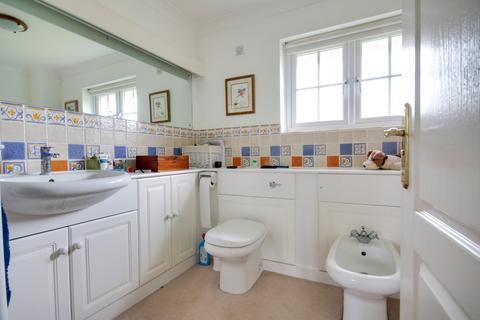 17 Brackens Way, Lymington, SO41 3TL