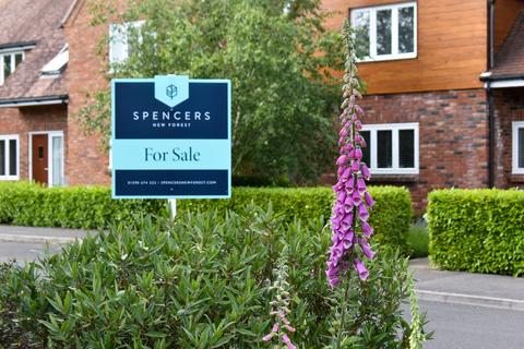 17 Brackens Way, Lymington, SO41 3TL