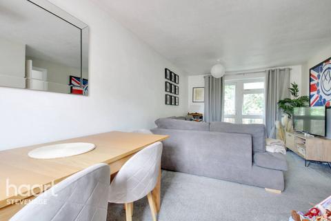 2 bedroom apartment for sale, Caernarvon Close, Stevenage