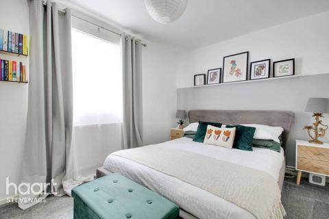 2 bedroom apartment for sale, Caernarvon Close, Stevenage