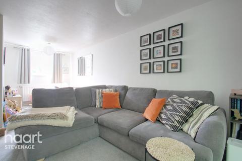 34 Caernarvon Close, Stevenage, SG2 8UB