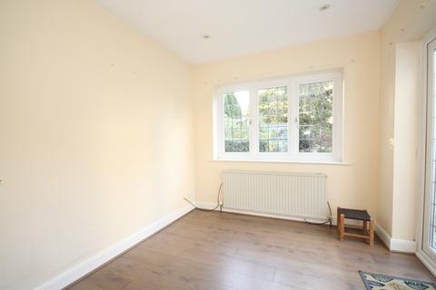 3 bedroom detached house to rent, Woking GU22