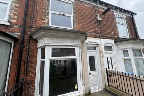 2 bedroom terraced house to rent, Oak Avenue, HU3