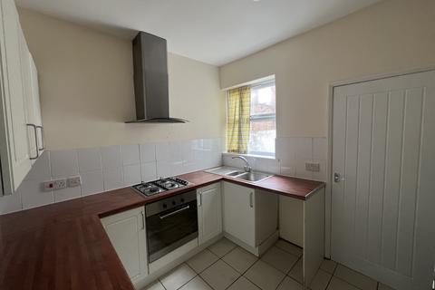 2 bedroom terraced house to rent, Oak Avenue, HU3