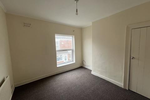 2 bedroom terraced house to rent, Oak Avenue, HU3