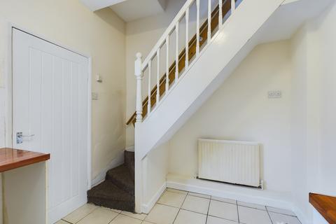 2 bedroom terraced house to rent, Oak Avenue, HU3