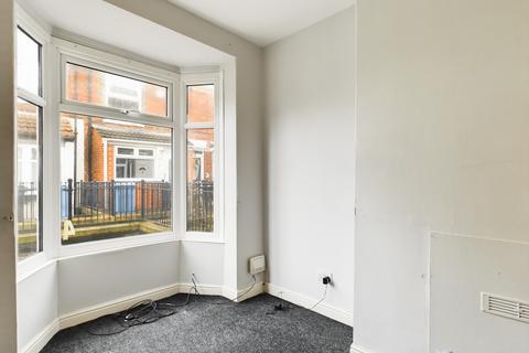 2 bedroom terraced house to rent, Oak Avenue, HU3