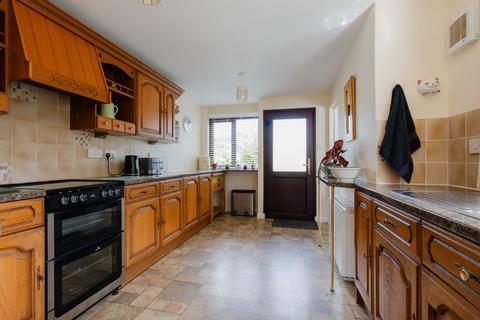 1 Nymet Avenue, Bow, Crediton, EX17 6LT