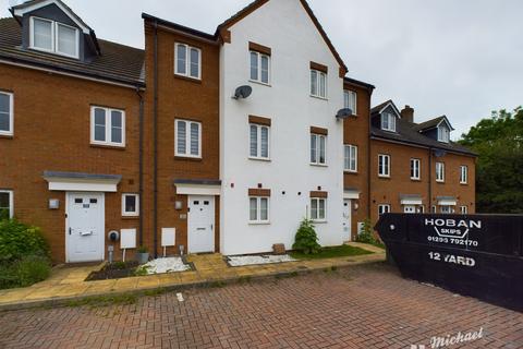 4 bedroom townhouse for sale, Chappell Close, Aylesbury, Buckinghamshire