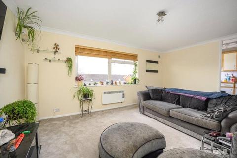 2 bedroom flat for sale, Egmont Court, 16 Egmont Road, Walton-On-Thames, Surrey, KT12