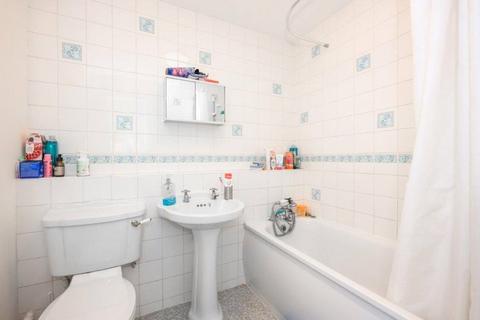 2 bedroom flat for sale, Egmont Court, 16 Egmont Road, Walton-On-Thames, Surrey, KT12