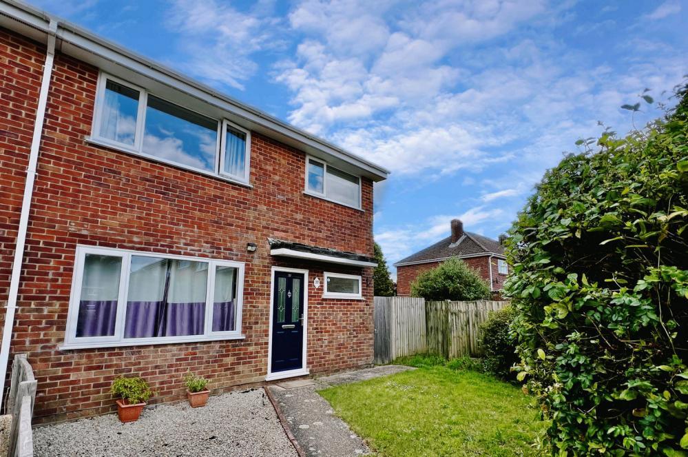 Brooks Close, Ringwood, BH24 1NE 3 bed end of terrace house for sale