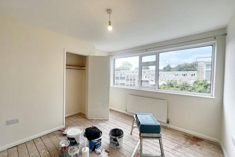 2 bedroom flat to rent, Perrymount Road, Haywards Heath RH16