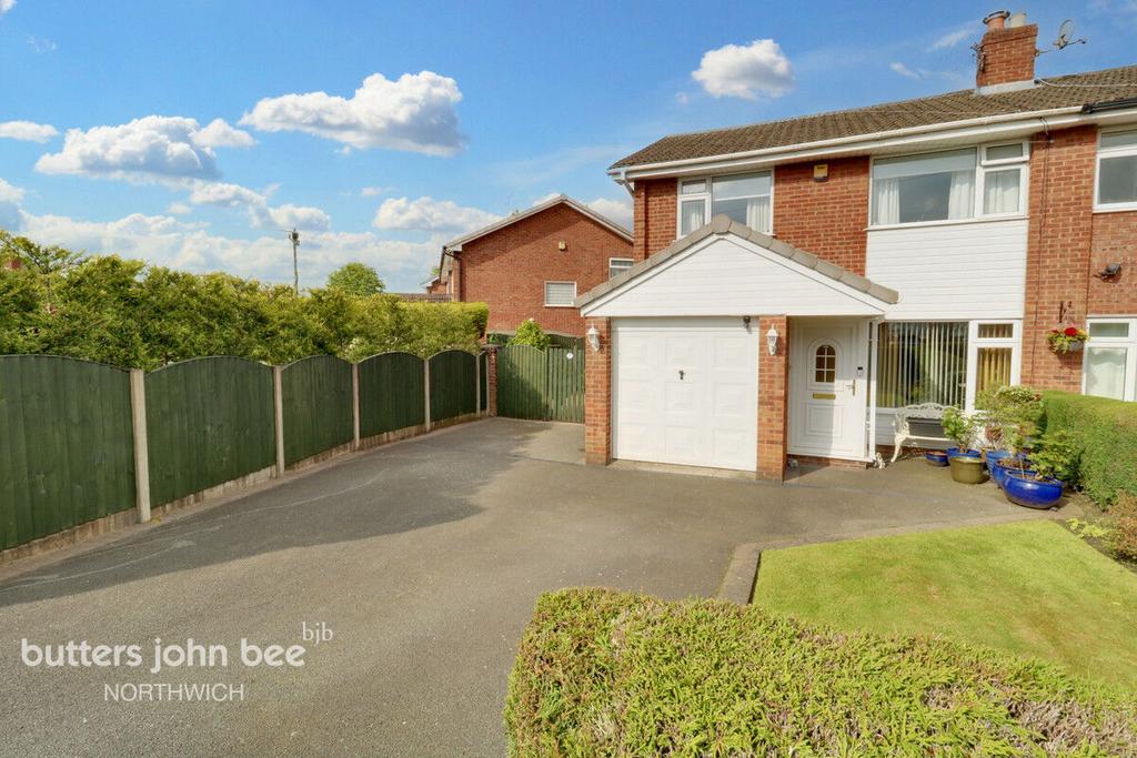 Harris Road, Lostock Gralam 3 bed semidetached house for sale £270,000