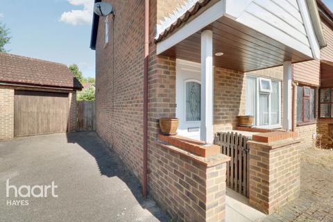 17 Airdrie Close, Hayes, UB4 9SR