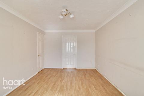 17 Airdrie Close, Hayes, UB4 9SR