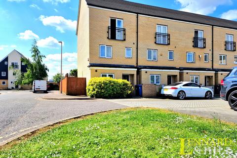 4 bedroom end of terrace house for sale, Fox Field Close, Grays RM20