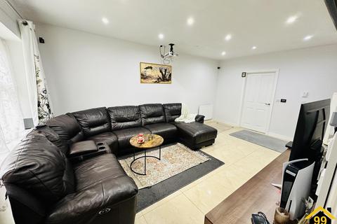 3 bedroom end of terrace house for sale, Autumn Way, West Drayton, Middlesex, UB7