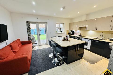 3 bedroom end of terrace house for sale, Autumn Way, West Drayton, Middlesex, UB7