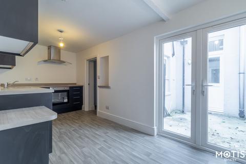 2 bedroom flat to rent, Dover Road, Folkestone, CT20