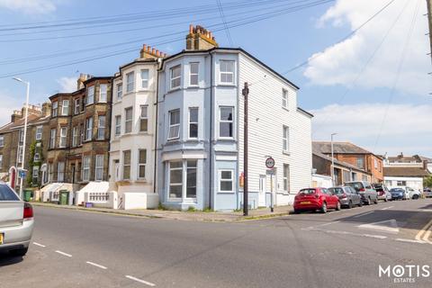 2 bedroom flat to rent, Dover Road, Folkestone, CT20