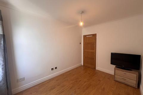 2 bedroom flat to rent, Franklyn Court, Southport