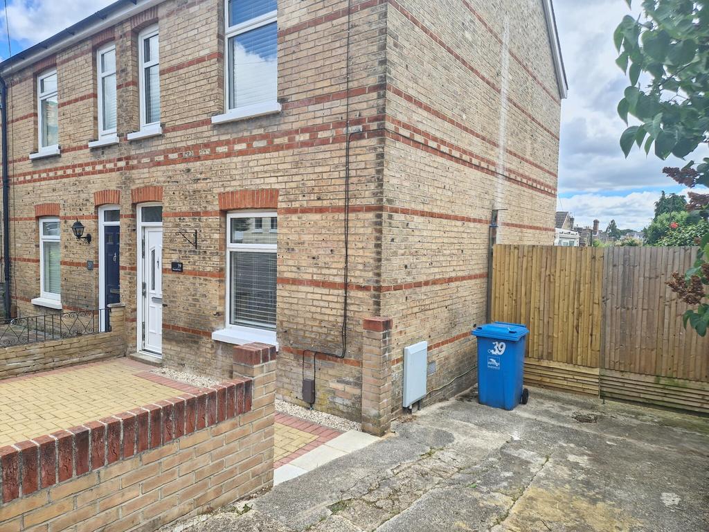 LOWER PARKSTONE, POOLE BH14 2 bed end of terrace house to rent £1,550