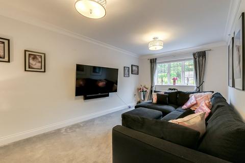 14 White Oak Gardens, Sidcup, DA15 8WF