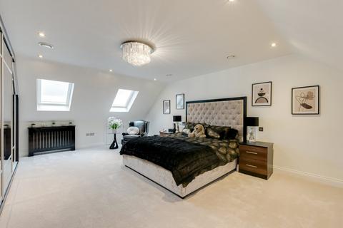 14 White Oak Gardens, Sidcup, DA15 8WF