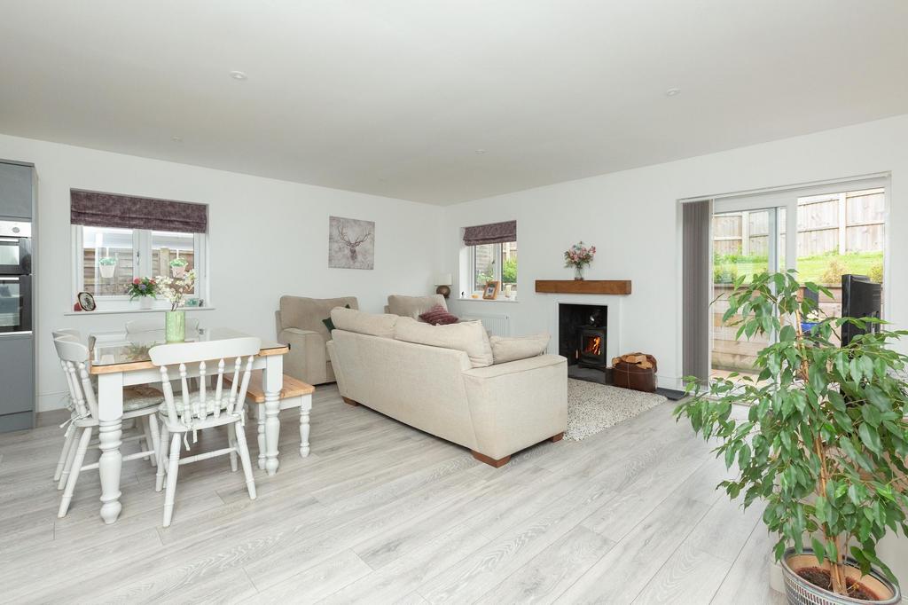 Horselees Road, BoughtonUnderBlean... 3 bed detached bungalow for