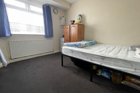 3 bedroom end of terrace house for sale, Hounslow, TW5