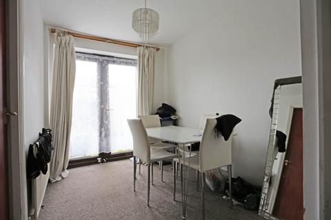 3 bedroom end of terrace house to rent, Gibson Road, Chadwell Heath, Dagenham, RM8