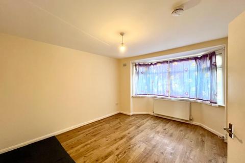 2 bedroom flat to rent, Petts Hill, Northolt UB5