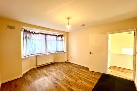 2 bedroom flat to rent, Petts Hill, Northolt UB5