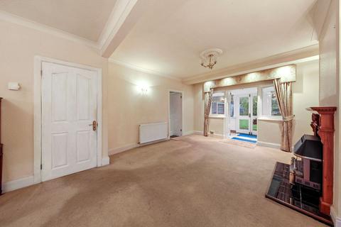 2 bedroom bungalow to rent, Ardwell Avenue, Newbury Park, IG6