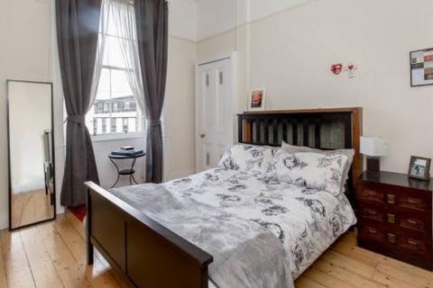 2 bedroom flat to rent, Airlie Place, Edinburgh, EH3