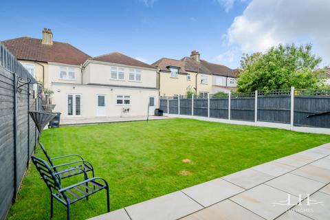 5 bedroom semi-detached house for sale, Woodhall Crescent Hornchurch