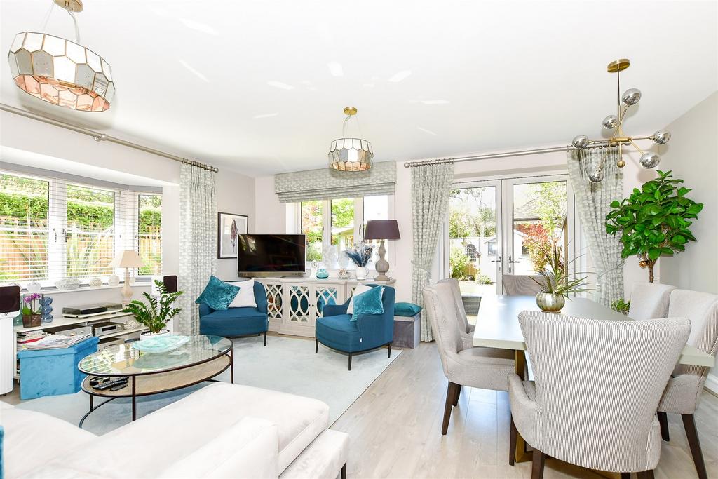 Lounge/Dining Room