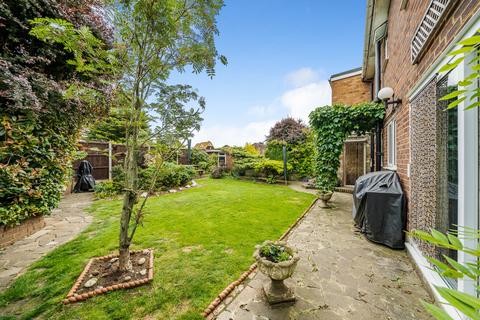 5 bedroom detached house for sale, Hereford Close, Surrey TW18