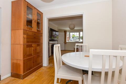 6 Kemsley Close, Northfleet, Gravesend, DA11 8PH