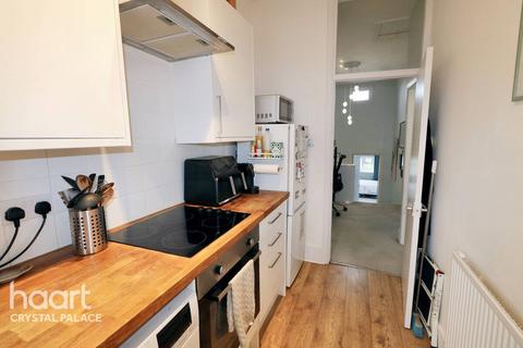 2 bedroom flat for sale, Gipsy Road, LONDON