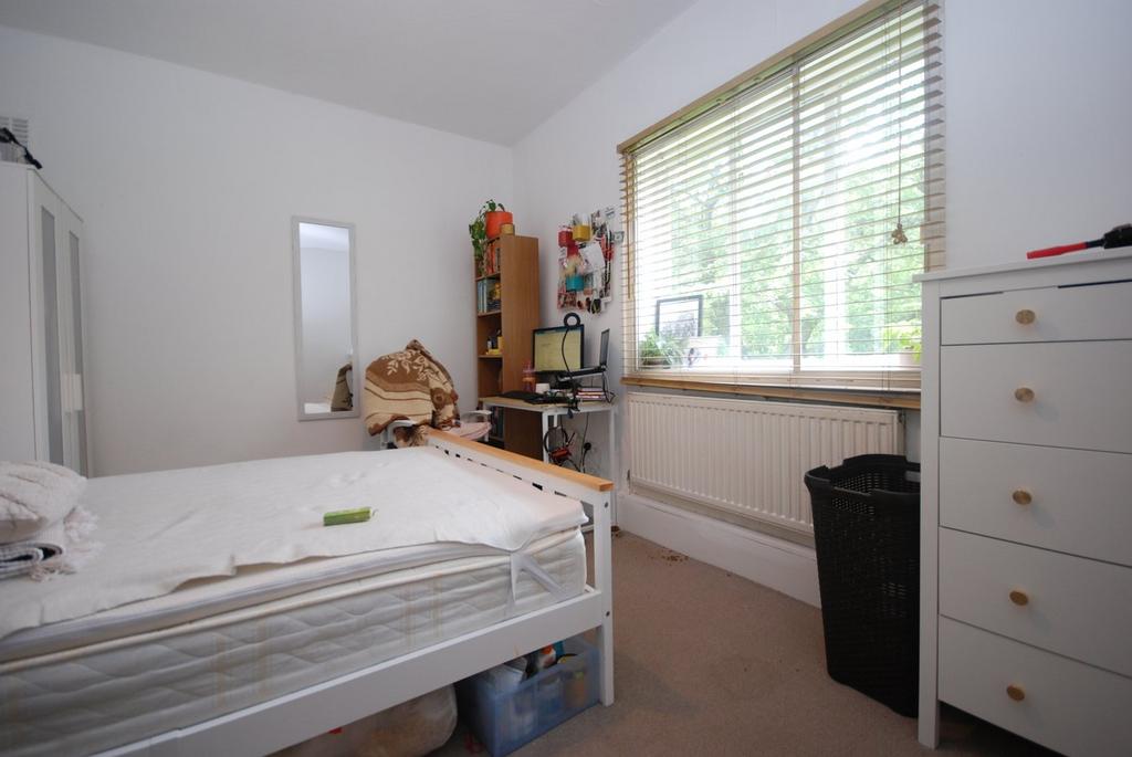 Balham SW12 4 bed apartment - £3,450 pcm (£796 pw)
